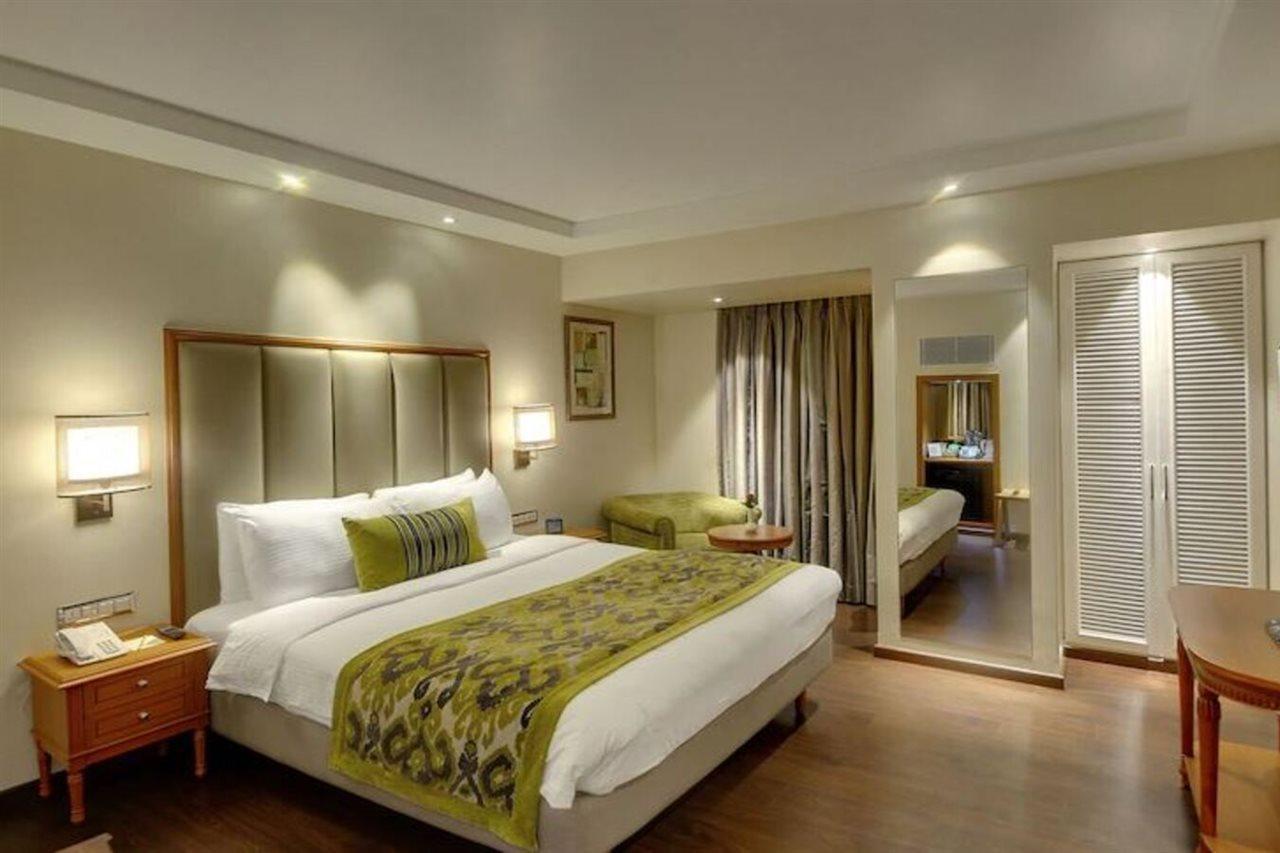 Lemon Tree Premier “The Atrium” Ahmedabad Hotel Exterior photo