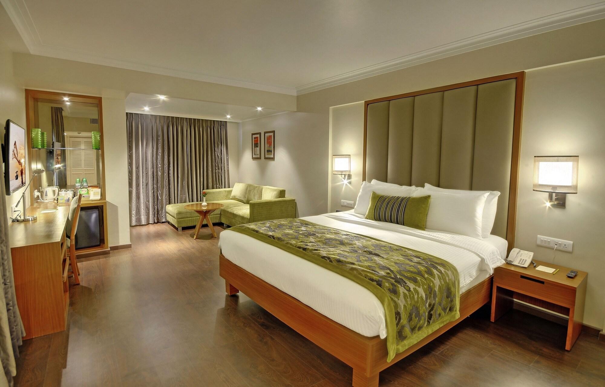 Lemon Tree Premier “The Atrium” Ahmedabad Hotel Exterior photo