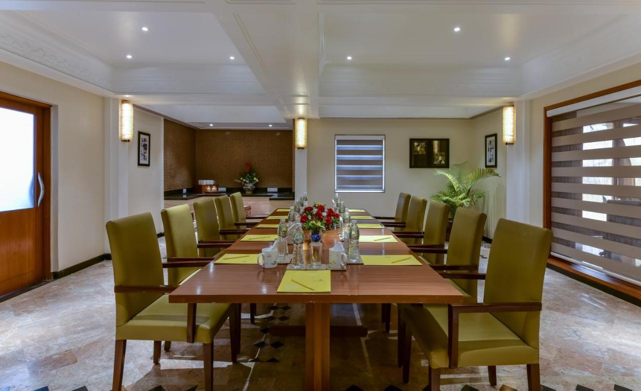 Lemon Tree Premier “The Atrium” Ahmedabad Hotel Exterior photo