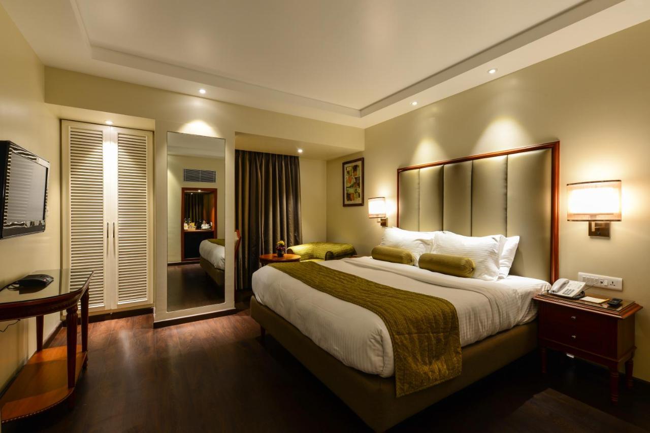 Lemon Tree Premier “The Atrium” Ahmedabad Hotel Exterior photo