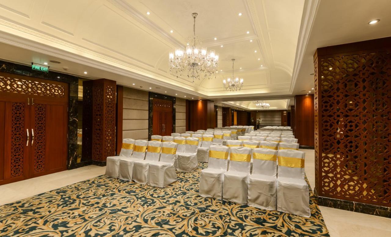 Lemon Tree Premier “The Atrium” Ahmedabad Hotel Exterior photo